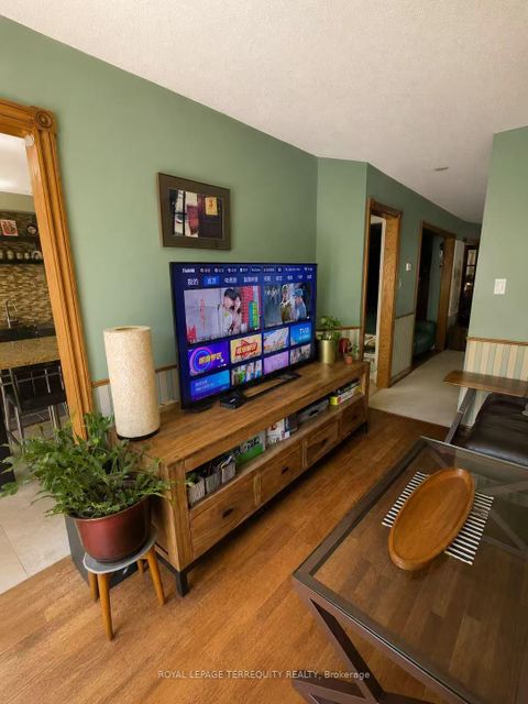 Photo 12 at 304 Charlton Avenue, Brownridge, Vaughan