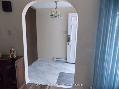 Photo 2 at 42 Antibes Drive, Branson, Toronto