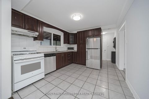 Photo 10 at 60 Lexington Avenue, Clairville, Toronto