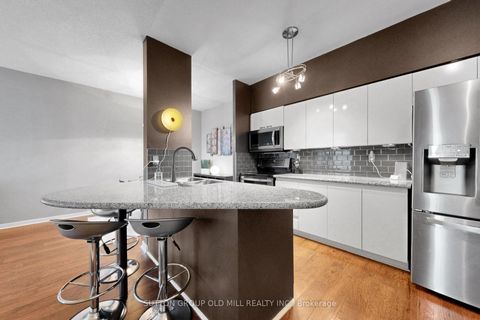 Photo 5 at 1012 - 228 Queens Quay W, Waterfront Communities C1, Toronto