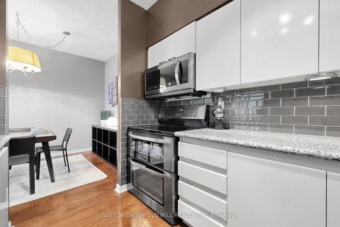 Photo 8 at 1012 - 228 Queens Quay W, Waterfront Communities C1, Toronto