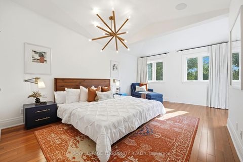 Photo 3 at 100 Admiral Road, Annex, Toronto