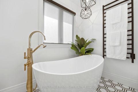 Photo 5 at 100 Admiral Road, Annex, Toronto