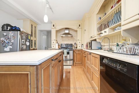 Photo 26 at 100 Admiral Road, Annex, Toronto