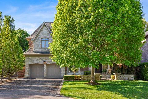 Photo 4 at 6 Weller Crescent, Maple, Vaughan