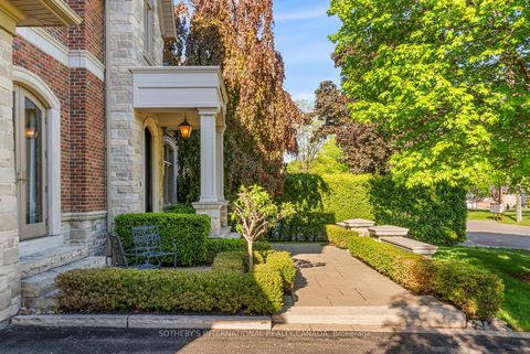 Photo 9 at 6 Weller Crescent, Maple, Vaughan