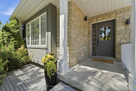 Photo 2 at 4 Cranberry Lane, Holly, Barrie
