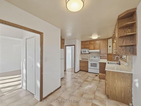 Photo 12 at 1385 Park Road S, Lakeview, Oshawa