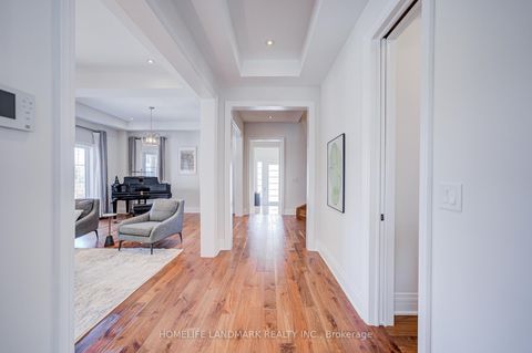 Photo 10 at 22 Aspy Court, Patterson, Vaughan
