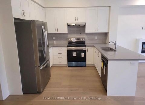 Photo 10 at 35 Rumi Court, Patterson, Vaughan