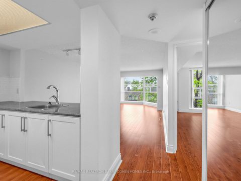 Photo 4 at 303 - 725 King Street W, Niagara, Toronto