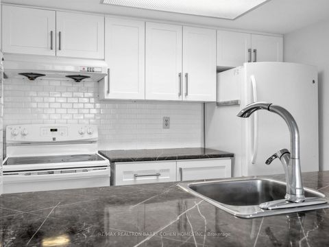 Photo 8 at 303 - 725 King Street W, Niagara, Toronto