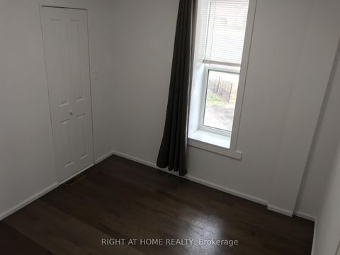 Photo 6 at 104 Danforth Road, Oakridge, Toronto