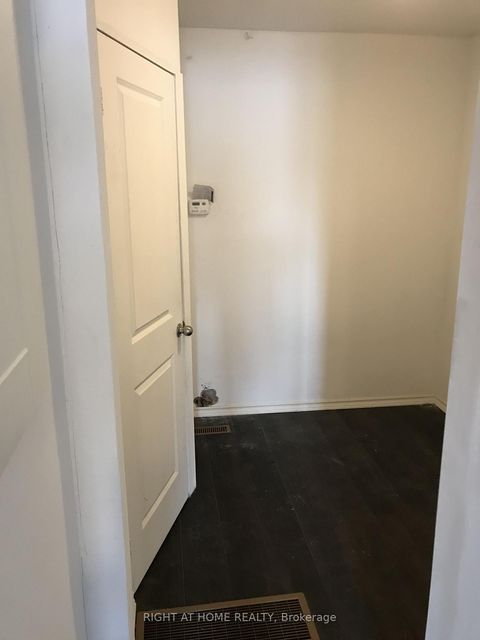 Photo 7 at 104 Danforth Road, Oakridge, Toronto