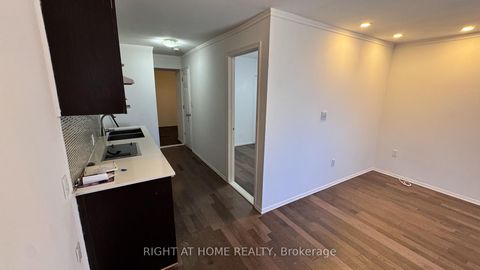 Photo 10 at 104 Danforth Road, Oakridge, Toronto