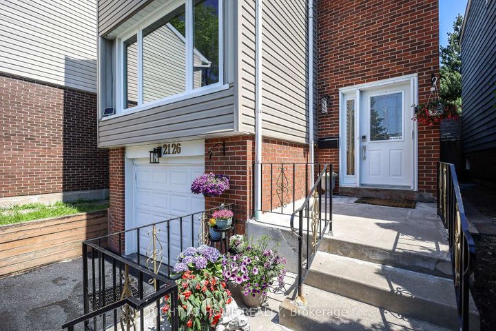 Photo 2 at 2126 Millway Gate, Erin Mills, Mississauga