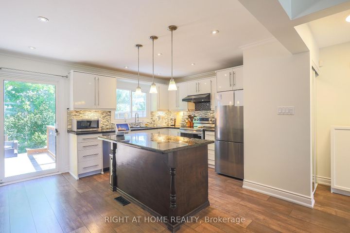Photo 4 at 2126 Millway Gate, Erin Mills, Mississauga