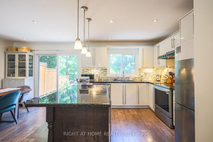 Photo 5 at 2126 Millway Gate, Erin Mills, Mississauga