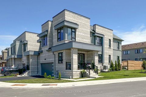 Photo 1 at 33 - 11 Caspian Square, Bowmanville, Clarington