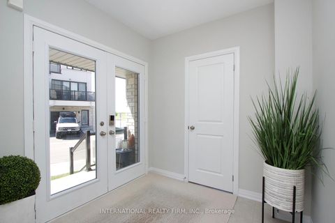 Photo 4 at 33 - 11 Caspian Square, Bowmanville, Clarington