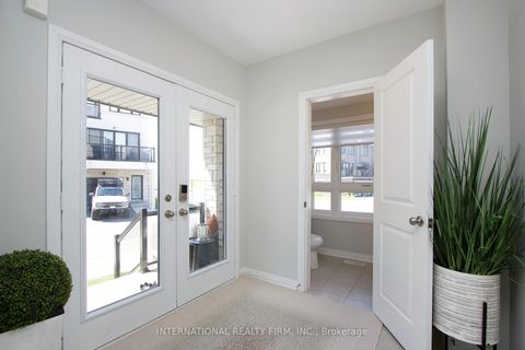 Photo 5 at 33 - 11 Caspian Square, Bowmanville, Clarington