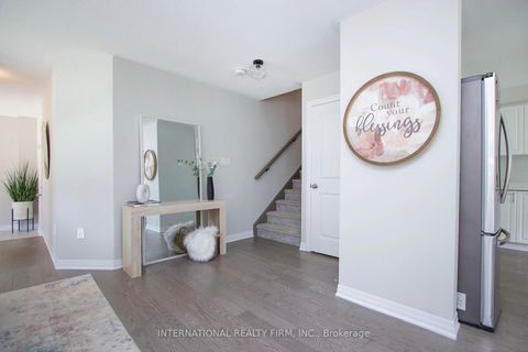 Photo 10 at 33 - 11 Caspian Square, Bowmanville, Clarington