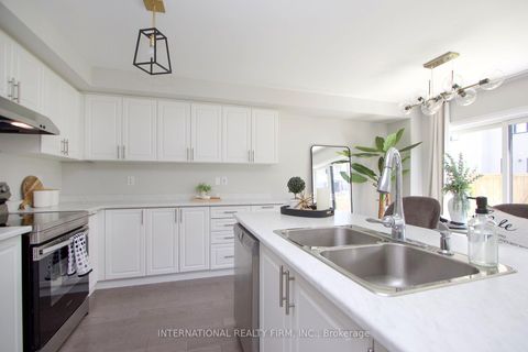 Photo 11 at 33 - 11 Caspian Square, Bowmanville, Clarington