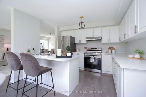Photo 12 at 33 - 11 Caspian Square, Bowmanville, Clarington