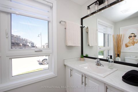 Photo 16 at 33 - 11 Caspian Square, Bowmanville, Clarington