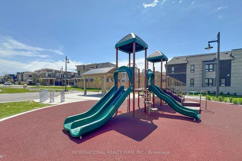 Photo 34 at 33 - 11 Caspian Square, Bowmanville, Clarington