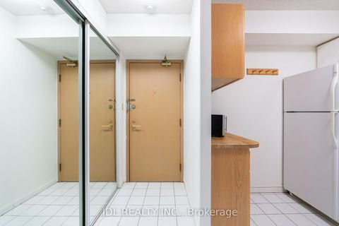 Photo 10 at 407 - 24 Wellesley Street W, Bay Street Corridor, Toronto