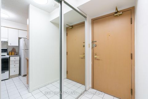 Photo 11 at 407 - 24 Wellesley Street W, Bay Street Corridor, Toronto