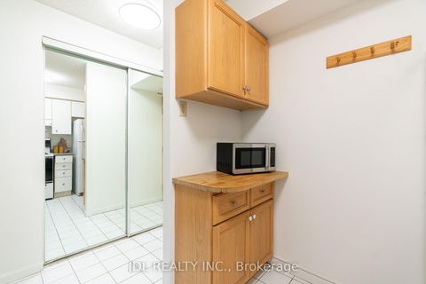 Photo 12 at 407 - 24 Wellesley Street W, Bay Street Corridor, Toronto