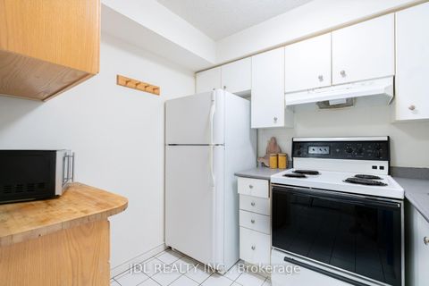 Photo 17 at 407 - 24 Wellesley Street W, Bay Street Corridor, Toronto