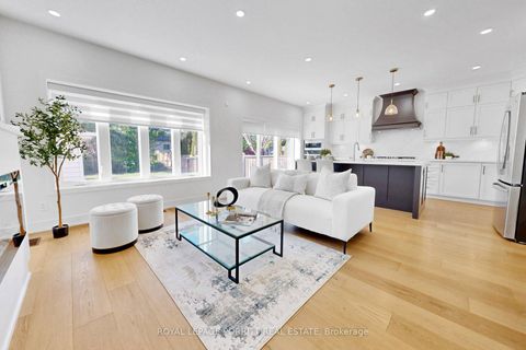 Photo 10 at 94 Edgecroft Road, Queensway, Toronto