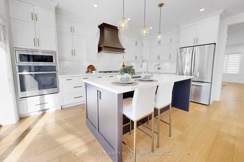 Photo 14 at 94 Edgecroft Road, Queensway, Toronto