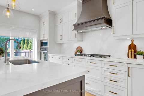 Photo 19 at 94 Edgecroft Road, Queensway, Toronto