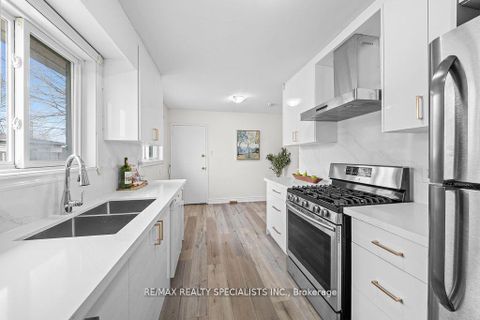 Photo 13 at 66 Avening Drive, Clairville, Toronto