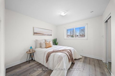 Photo 16 at 66 Avening Drive, Clairville, Toronto