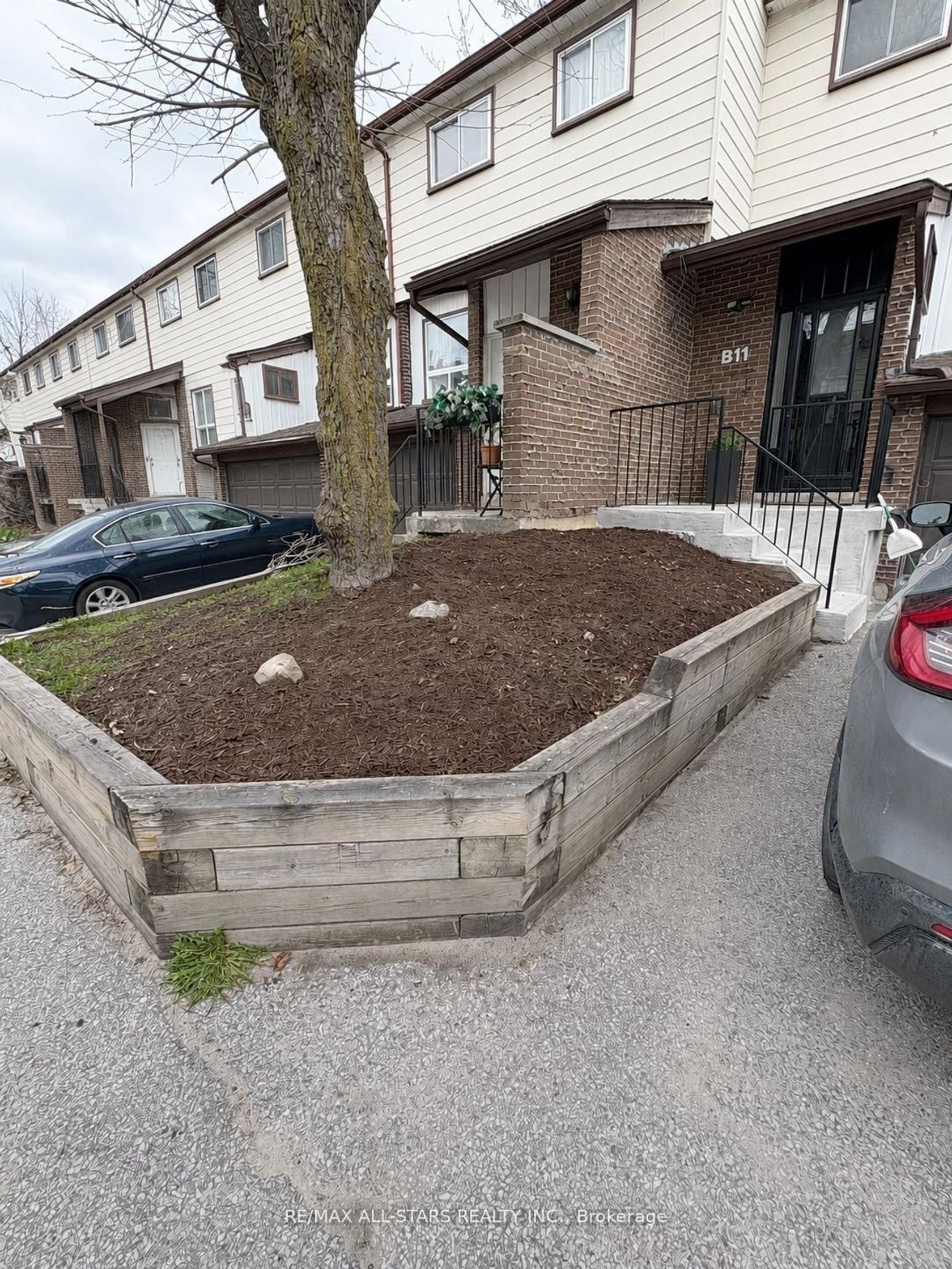 B11 - 63 Ferris Lane, Cundles East, Barrie photo number 2