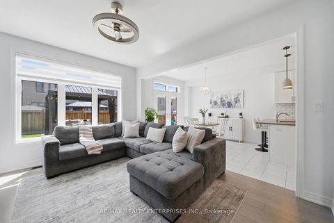 Photo 10 at 66 Prunella Crescent, Holland Landing, East Gwillimbury