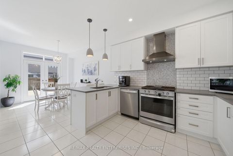 Photo 11 at 66 Prunella Crescent, Holland Landing, East Gwillimbury