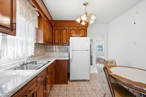 Photo 10 at 54 Culnan Avenue, City Centre West, Toronto