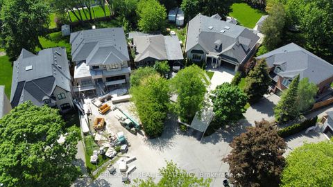 Photo 2 at 10 Shaver Court, City Centre West, Toronto