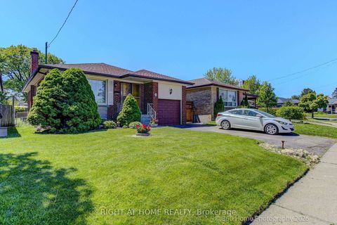 Photo 2 at 9 STEVENHARRIS Drive, Markland Wood, Toronto