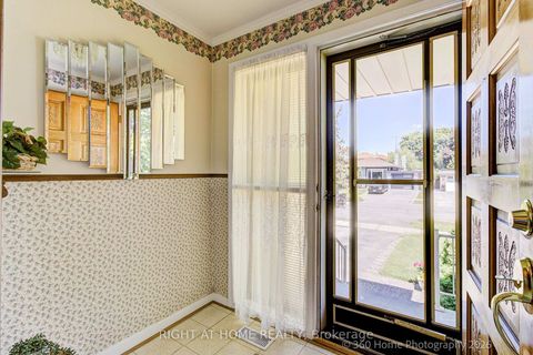 Photo 3 at 9 STEVENHARRIS Drive, Markland Wood, Toronto