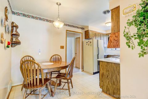 Photo 8 at 9 STEVENHARRIS Drive, Markland Wood, Toronto