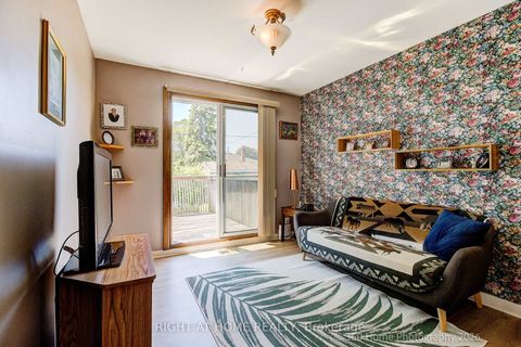 Photo 11 at 9 STEVENHARRIS Drive, Markland Wood, Toronto