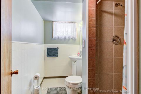 Photo 14 at 9 STEVENHARRIS Drive, Markland Wood, Toronto