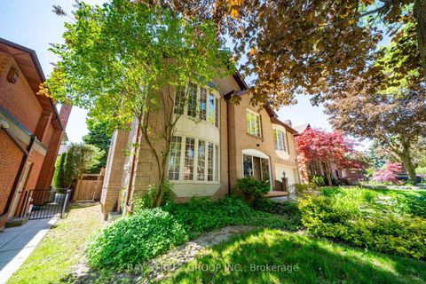 Photo 2 at 11 Riderwood Drive, Windfields, Toronto